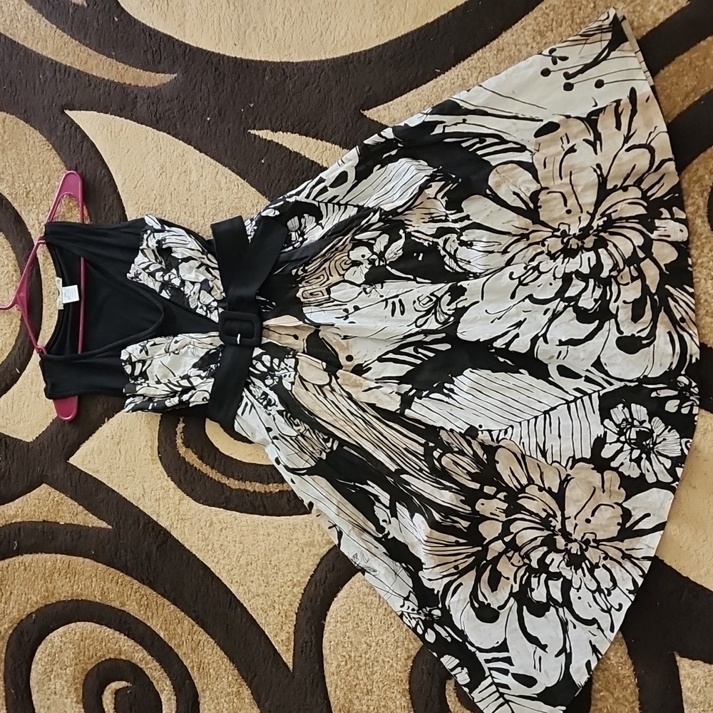 Dress - Picture 5 of 6